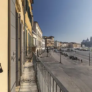 Palazzo Carpediem-prato Della Valle Apartamento